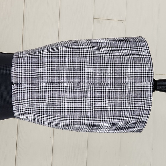 ZARA Plaid Mini Skirt (S) - Picture 5 of 11